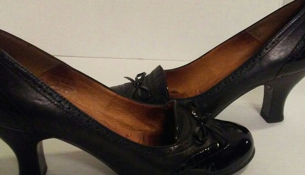 BLACK LEATHER SHOES